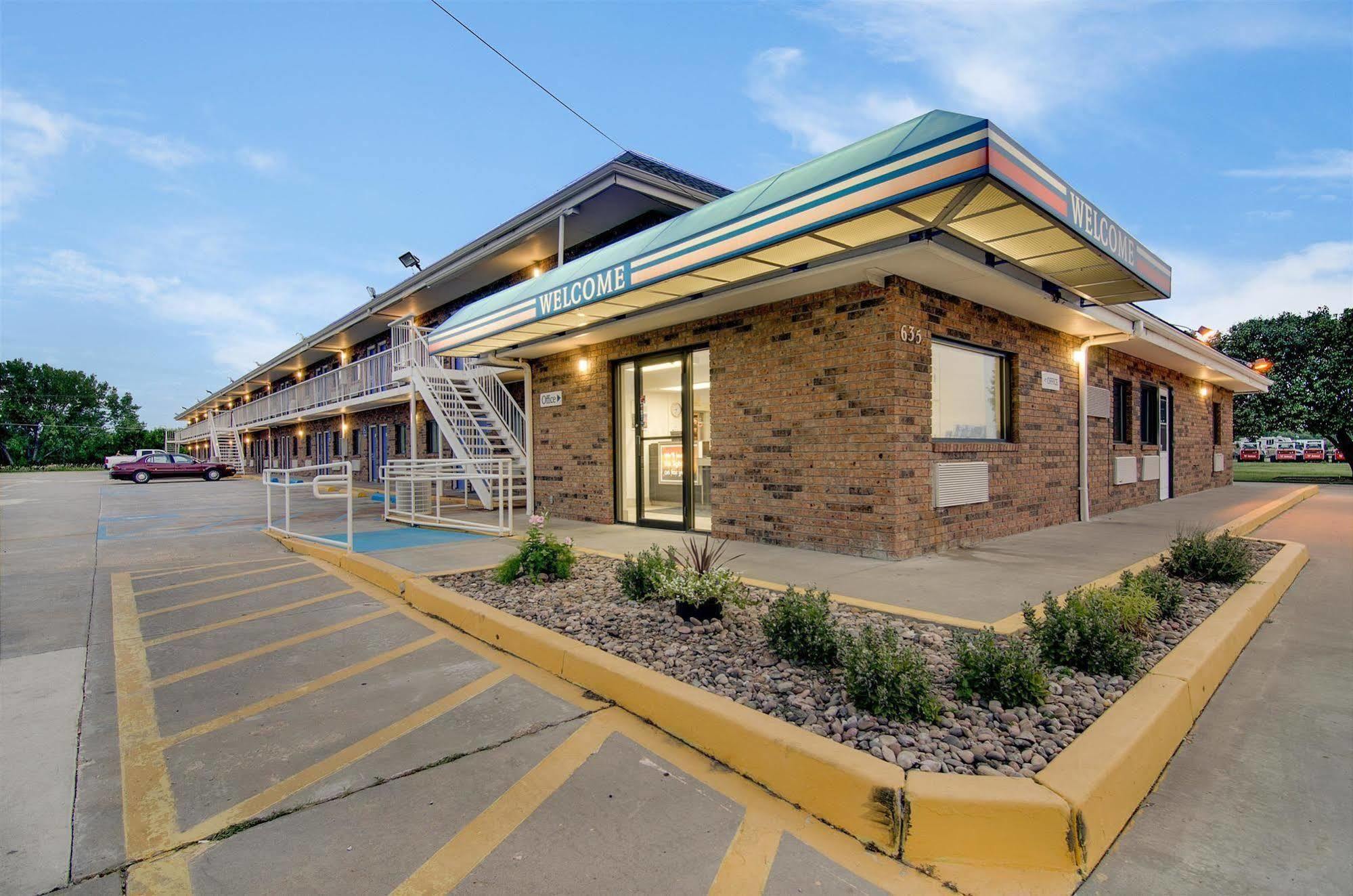 Motel 6-Salina, Ks Buitenkant foto
